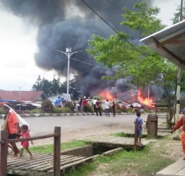 Di Bawah Pengaruh Miras, Pasar Dan Pemukiman Dibakar Massa, Lebih Dari 2 Ribu Warga Oksibil Mengungsi