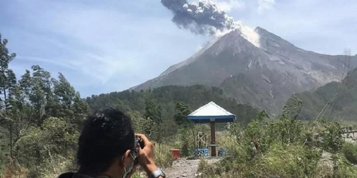 Ancaman Letusan Merapi dalam Radius 3 Km dari Puncak