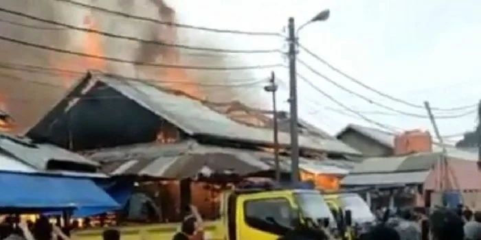 Kawasan Jongko Sayur di Pasar Induk Caringin Bandung Kebakaran