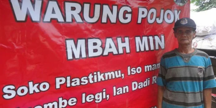 Yuk ke Warung Pojok Mbah Min, Ingin Makan Minum Bayar Pakai Sampah Plastik