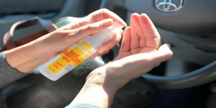 Hati-hati, Jangan Tinggalkan Hand Sanitizier di dalam Mobil