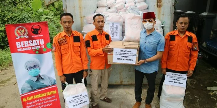 Distribusikan Ribuan Paket Sembako dan Masker untuk Cirebon-Indramayu, Selly: Perlu Gotong Royong Tangani Covid-19