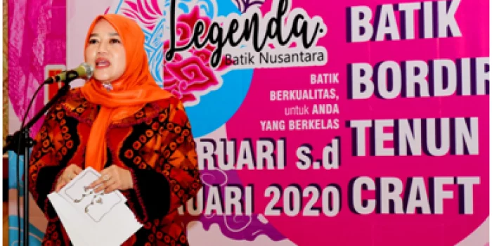 Lina Ruzhan Apresiasi Pameran Legenda Batik Nusantara 2020