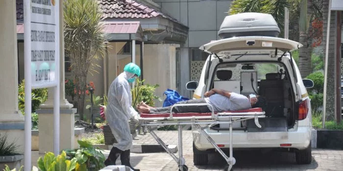 Akhir Pekan Kasus Covid-19 Tembus 300.000, Ini Kata Epidemiolog