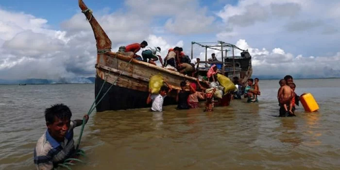 Belasan Meninggal Dunia di Kapal, Puluhan Warga Rohingya Terjebak di Laut Bangladesh