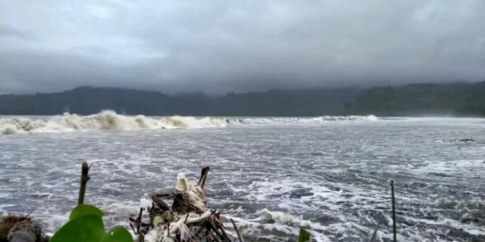 Fenomena Gelombang Tinggi, 5 Kawasan Pesisir Selatan Jawa Timur Terdampak Rob