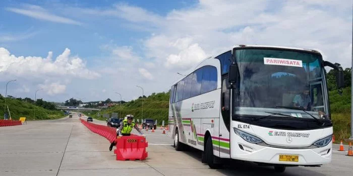 1.000 Kendaraan Putar Balik di Gerbang Tol Kalikangkung Semarang