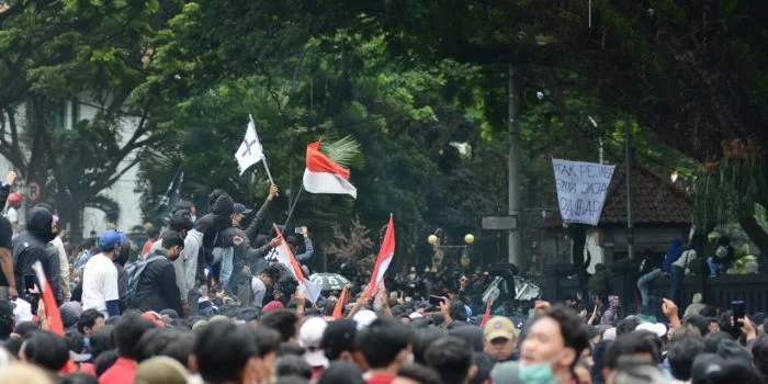 Aksi Tolak Omnibus Law Kota Malang Rusuh