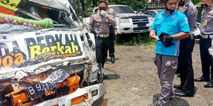 5 Orang Tewas, Polisi Sebut Sopir Truk Maut di Puncak Tak Punya SIM