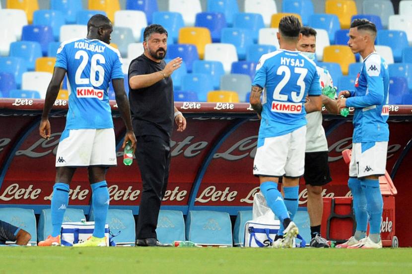 Napoli Kalah 0-3 Dipotong Satu Poin