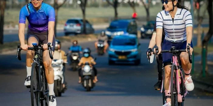 Gunakan Road Bike, Dian Sastrowardoyo Mulai Main Sepeda