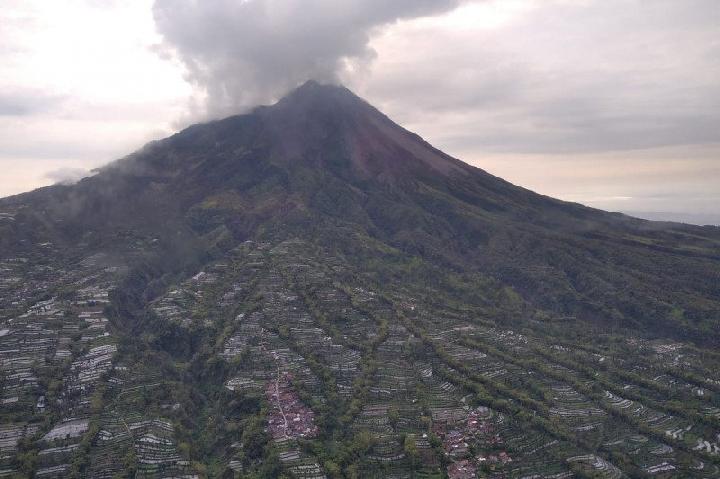 Helikopter BNPB Temukan Ini di Puncak Merapi Berstatus Siaga