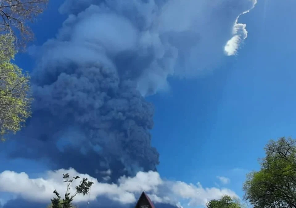 Gunung Ile Lewotolok Erupsi, 2.782 Warga Terdampak Dievakuasi