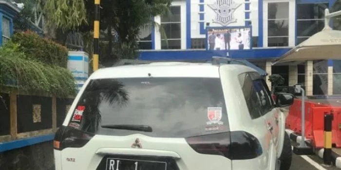 Pajero RI 1 Terobos Mabes Polri, Tak Puas pada Pemerintah