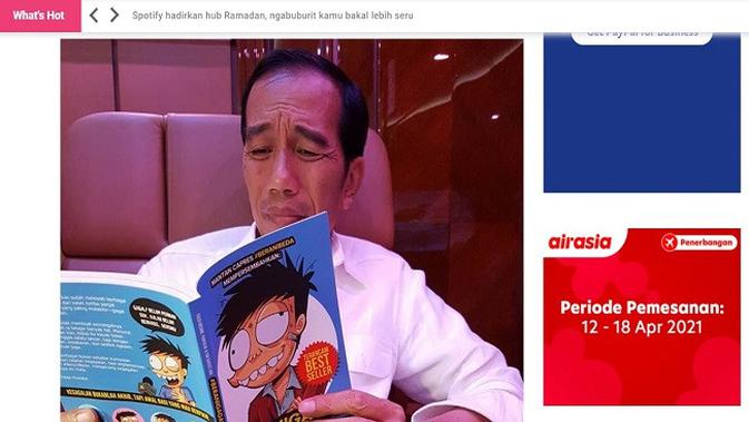 Jokowi Berkerut Saat Baca Komik Doraemon?