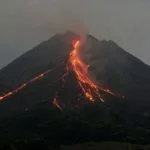 Gunung Merapi Muntahkan Lava Pijar 9 Kali hingga 1,8 KM