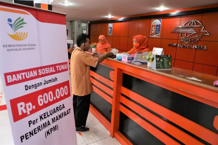 Pos Indonesia Salurkan Bantuan Sosial Tunai untuk 18.8 Juta Keluarga