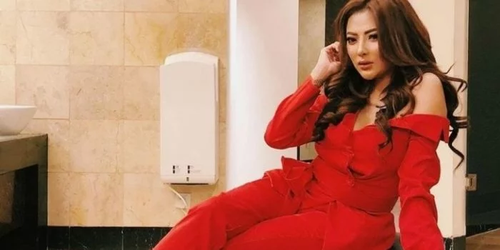 Model Ayu Aulia Coba Bunuh Diri, Tangannya Penuh Darah