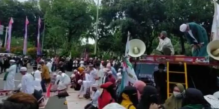 Buya Fikri Minta Maaf Akui Salah Gerakan Salat Saat Aksi PA 212, Begini Tanggapan Chusnul Chotimah