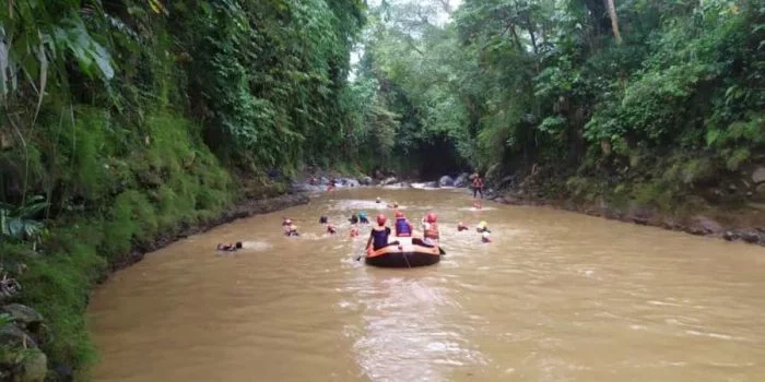 Niat Bersihkan Sampah, Pria Usia 67 Tahun Meninggal Dunia Terbawa Arus Aliran Sungai Ciliwung