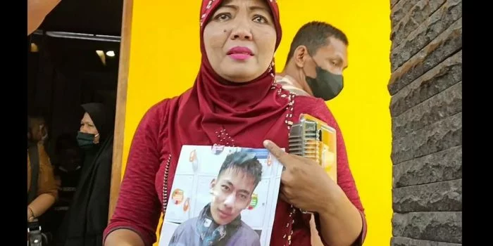 Ibu Kandung WNI Menangis Anaknya Masih Tertahan di Chernihiv Ukraina, Ratmi: Dia Tulang Punggung Keluarga