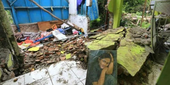 6 Rumah Rusak Akibat Pergerakan Tanah di Cirebon