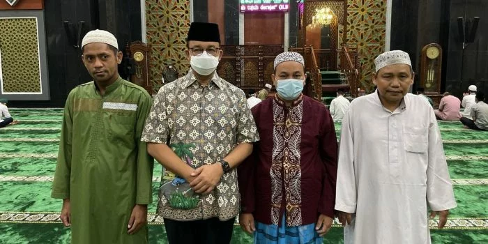 Warga Sapa Anies Baswedan: Saya Melihat Seorang Gubernur Humble yang Salat Subuh Sambil Menyapa Warga Balikpapan