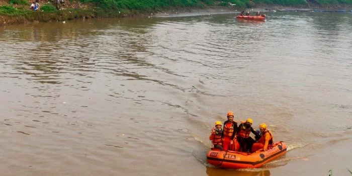 Bocah Kelas 6 SD Tenggelam saat Bermain di Kali Banjir Kanal Barat Bersama 3 Temannya