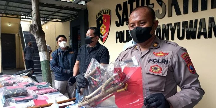 Pedang Katana 1 Meter hingga Ketapel Ungkap Bentrokan Mencekam Antar Perguruan Silat di Banyuwangi 