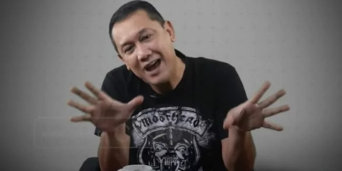 Usai Dipecat dari Komisaris BUMN, Denny Siregar Ngajak Ngopi Noel Sambil Main Catur