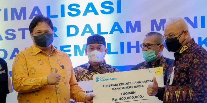 Airlangga Hartarto Laporkan Penyaluran Dana Dana KUR hingga Akhir Februari Sebesar Rp55 Triliun