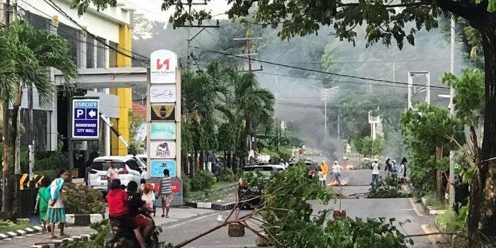 Warga Manokwari Gelar Aksi Pemalangan di Jalan, Diduga Buntut dari Ujaran Kebencian di Media Sosial