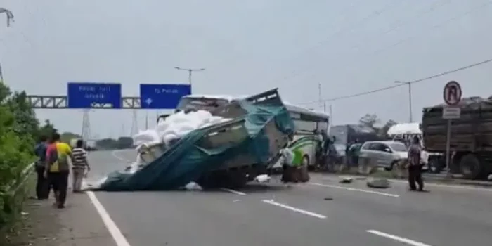 Korban Kecelakaan Maut di Tol Dupak Surabaya 3 Orang, Gara-gara Penumpang Diduga Depresi Ambil Alih Kemudi Bus