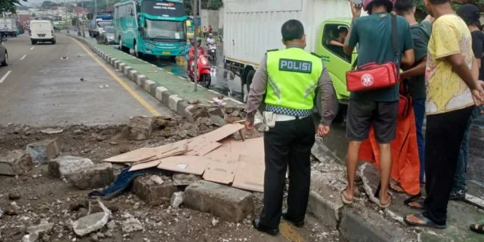 Tragis, Bus Rem Blong Melaju Kencang Tabrak ‘Pak Ogah’ hingga Tewas