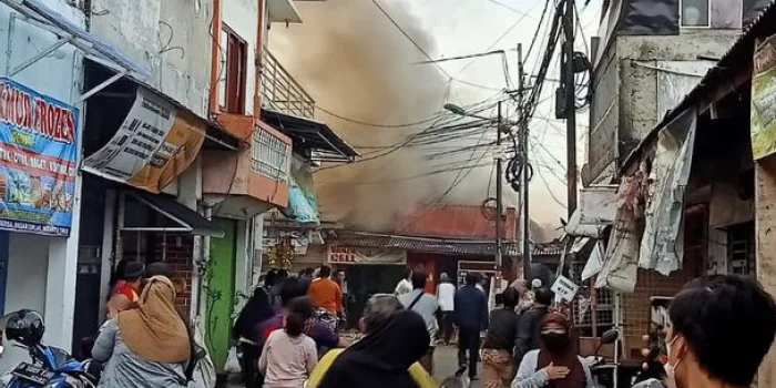 Ditinggal Pergi Belanja Sayur, Satu Rumah Terbakar Akibat Kompor Gas Meledak