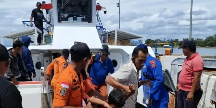 Kapal Feri Kandas di Perairan Morotai, Tim SAR Evakuasi 253 Penumpang Feri