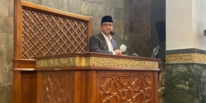 Teriakan 'Presiden' Sambut Kehadiran Anies Baswedan Saat Ceramah Tarawih di Masjid UGM