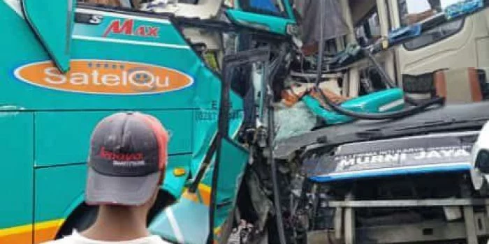 Berhati-hatilah dalam Berkendara, Bus Murni Jaya Lawan Bus Efisensi di Jalan Purworejo-Yogyakarta KM 11