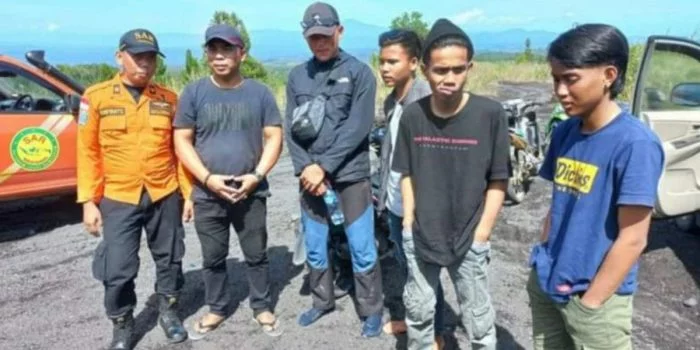 Basarnas Temukan 4 Pendaki yang Hilang di Gunung Soputan