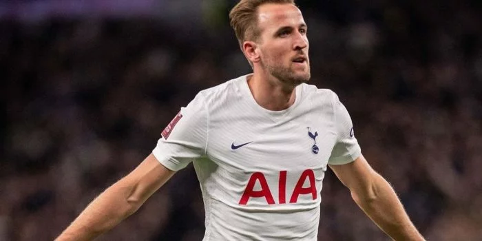 Tolak Pindah ke Manchester United, Mirror Sebut Harry Kane Bertahan di Spurs