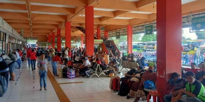 Desak Pemerintah Pantau Arus Lalin ke Jakarta, Ini Alasan Pemudik yang Antri Berjam-jam di Terminal Kampung Rambutan