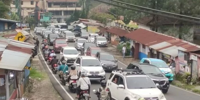 Jalur Utama Cianjur Tertutup Bagi Kendaraan Berat Selama Mudik hingga Arus Balik