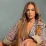 Alamak! Gaya Jennifer Lopez Kenakan Trench Coat Tanpa Pakai Celana