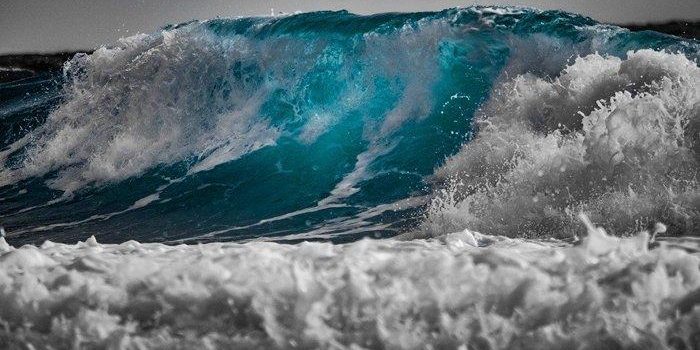 Waspada Mulai Pagi Hari, Potensi Gelombang Tinggi di Laut Selatan Jawa Barat antara 4 hingga 6 Meter