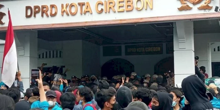 Aliansi Mahasiswa Cirebon Tolak Jokowi 3 Periode