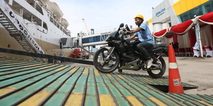 Perjalanan Gratis Pemudik Motor, Hari Pertama KM Dobonsolo Berangkat dari Tanjung Priok