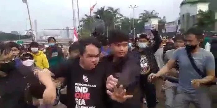 Pantau Langsung Demo 11 April, Ade Armando: Semoga Tidak Chaos, Polisi Telah Mengidentifikasi Pelaku Penyerangan