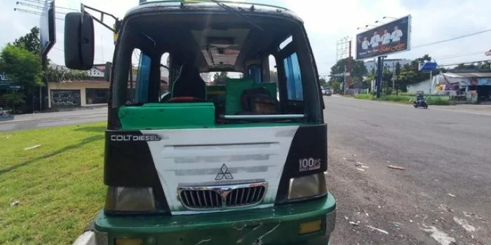 Bus Rombongan Pelayat Terguling di Ring Road Barat Sleman