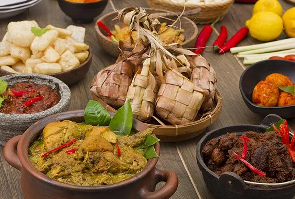 Menu Khas Idul Fitri, Berikut Rekomendasi 5 Makanan yang Cocok Dipasangkan dengan Ketupat