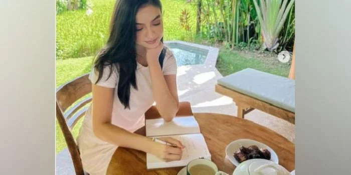 Rutin Menulis Diary Bersyukur, Raline Shah: Insya Alloh Setiap Hari Melihat Kebahagiaan